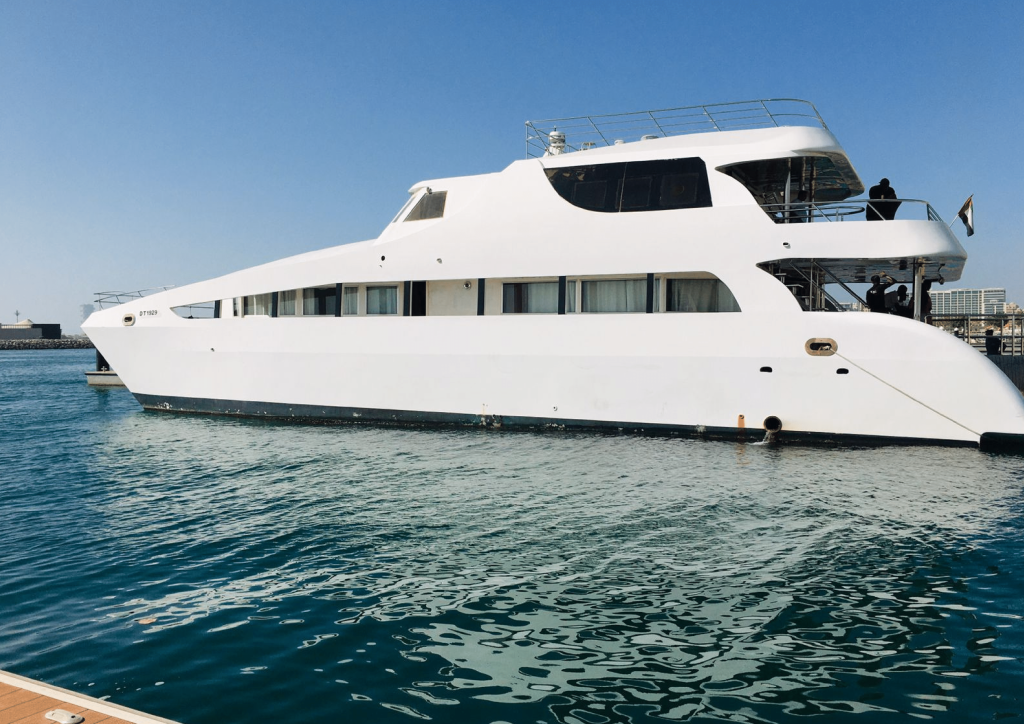 Dream 100ft Yacht